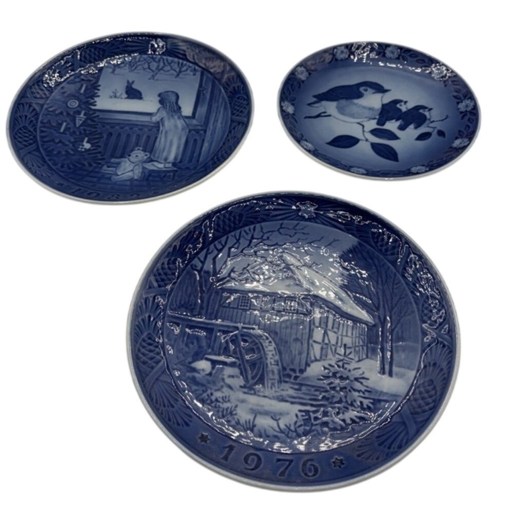 Royal Copenhagen Blue Porcelain Collector Plates Set 1976 1982 Mother Robin 3pc